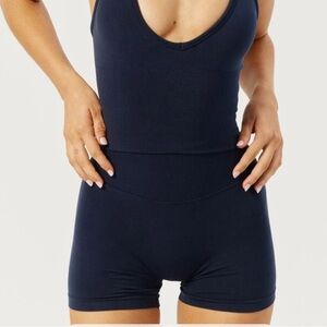 CBS - SEAMLESS INVISIBLE SCRUNCH SHORTS 4"